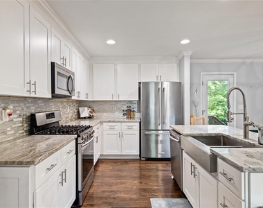 3334 Romelie Drive - Photo Thumbnail 7
