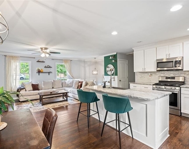 3334 Romelie Drive - Photo Thumbnail 12
