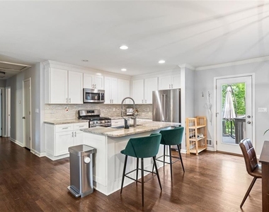3334 Romelie Drive - Photo Thumbnail 9