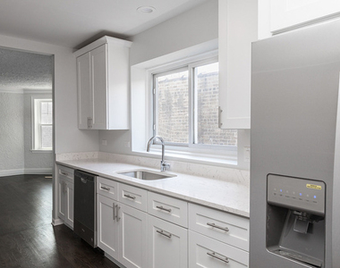2720 W Winnemac Avenue - Photo Thumbnail 6