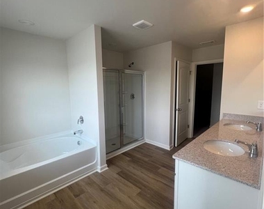 60 Berryville Drive - Photo Thumbnail 9