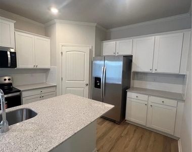 60 Berryville Drive - Photo Thumbnail 7