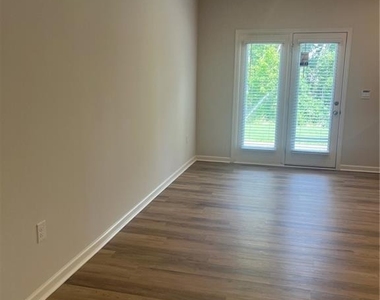 60 Berryville Drive - Photo Thumbnail 5