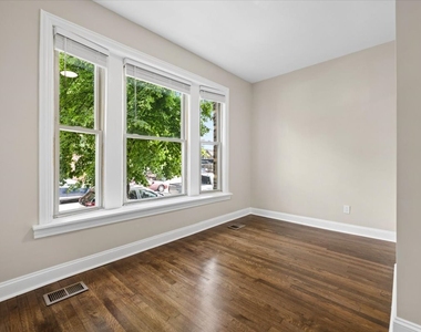 2405 W Mclean Avenue - Photo Thumbnail 2