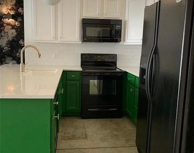 806 Marcus Street Se - Photo Thumbnail 3