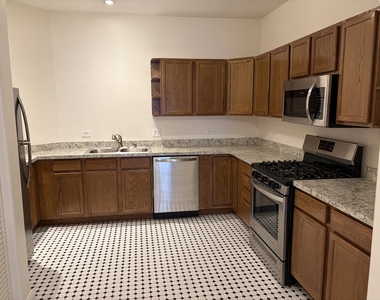 520 N Milwaukee Avenue - Photo Thumbnail 4