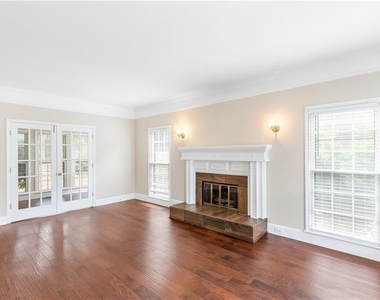 919 Bridgegate Drive Ne - Photo Thumbnail 4