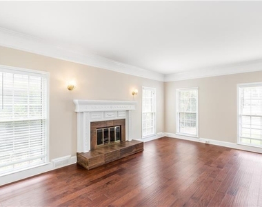 919 Bridgegate Drive Ne - Photo Thumbnail 6