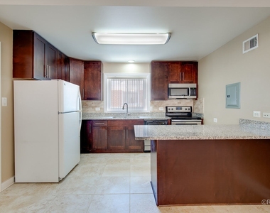 32 N Main Street - Photo Thumbnail 3