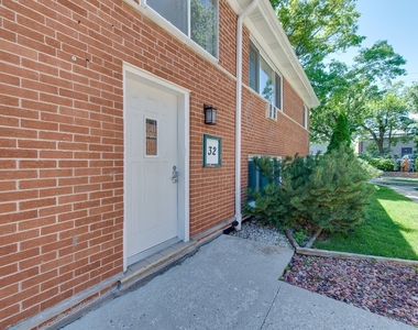 32 N Main Street - Photo Thumbnail 2
