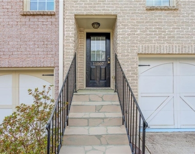 11007 Lorin Way - Photo Thumbnail 2