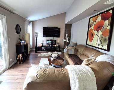 2253 Camden Lane - Photo Thumbnail 10