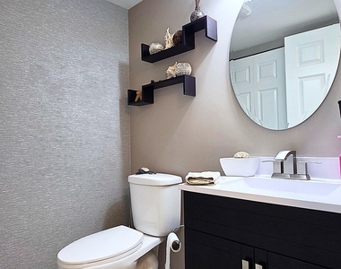 2253 Camden Lane - Photo Thumbnail 8