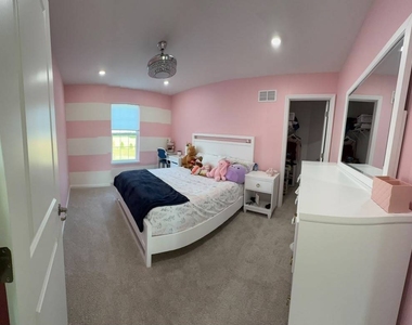 169 Henderson Street - Photo Thumbnail 6