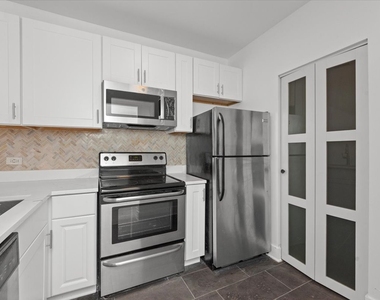 680 S Federal Street - Photo Thumbnail 5