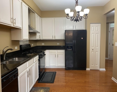 2824 White Thorn Circle - Photo Thumbnail 7
