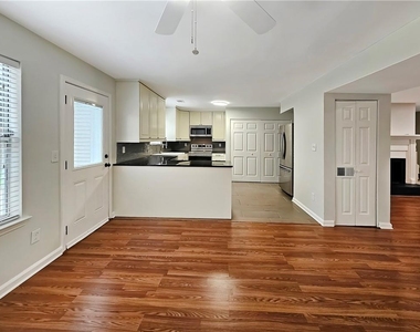 5158 Afton Way Se - Photo Thumbnail 7