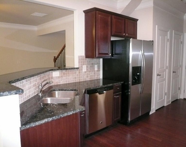 780 Duberry Street - Photo Thumbnail 5