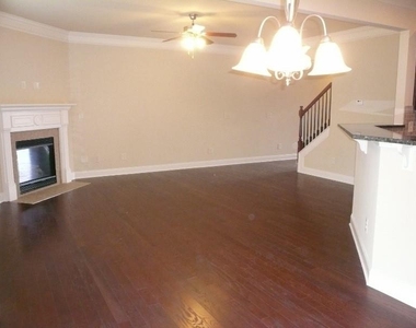 780 Duberry Street - Photo Thumbnail 2
