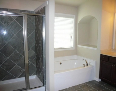 780 Duberry Street - Photo Thumbnail 10