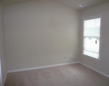 780 Duberry Street - Photo Thumbnail 15