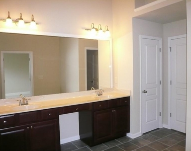 780 Duberry Street - Photo Thumbnail 12
