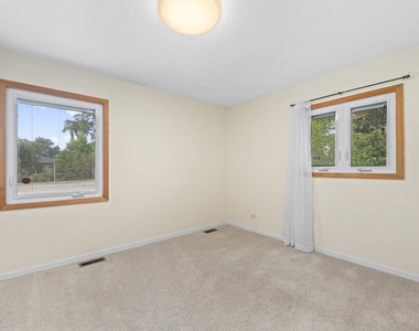 109 Landmeier Road - Photo Thumbnail 8