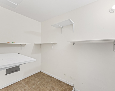 109 Landmeier Road - Photo Thumbnail 14
