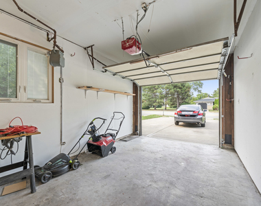109 Landmeier Road - Photo Thumbnail 20