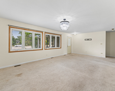 109 Landmeier Road - Photo Thumbnail 13
