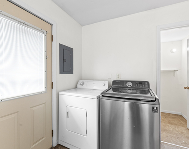 109 Landmeier Road - Photo Thumbnail 15