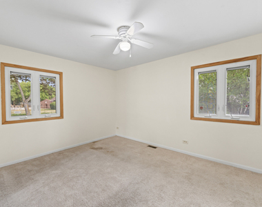 109 Landmeier Road - Photo Thumbnail 4