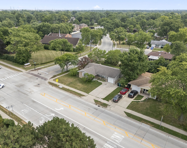 109 Landmeier Road - Photo Thumbnail 22