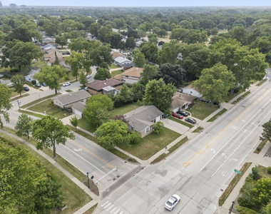 109 Landmeier Road - Photo Thumbnail 23