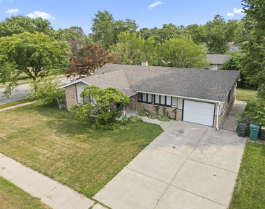 109 Landmeier Road - Photo Thumbnail 21