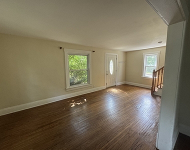 647 Hardin Avenue - Photo Thumbnail 5