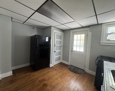 647 Hardin Avenue - Photo Thumbnail 3