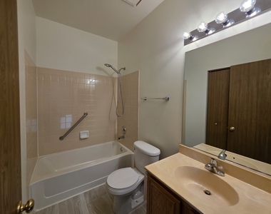 24 E Honeysuckle Drive - Photo Thumbnail 13