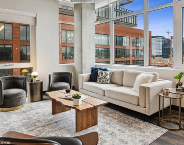171 N Aberdeen Street - Photo Thumbnail 3