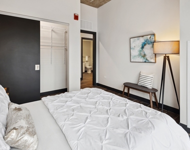 171 N Aberdeen Street - Photo Thumbnail 8
