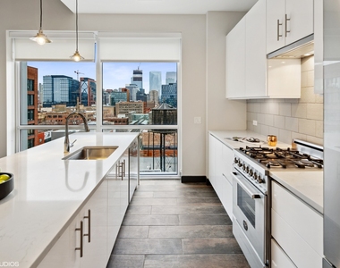 171 N Aberdeen Street - Photo Thumbnail 6