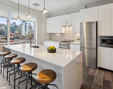 171 N Aberdeen Street - Photo Thumbnail 5