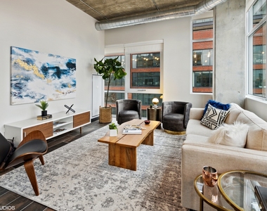 171 N Aberdeen Street - Photo Thumbnail 2