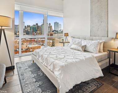 171 N Aberdeen Street - Photo Thumbnail 7