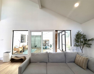 13914 Swiss Hill Drive - Photo Thumbnail 9