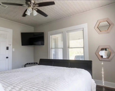 201 Carol Street - Photo Thumbnail 9