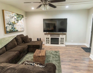 201 Carol Street - Photo Thumbnail 2