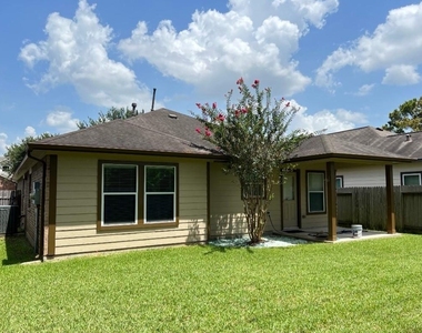 6207 Lovage Avenue - Photo Thumbnail 16