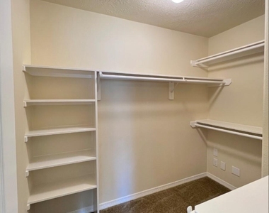 6207 Lovage Avenue - Photo Thumbnail 12