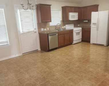 6207 Lovage Avenue - Photo Thumbnail 8